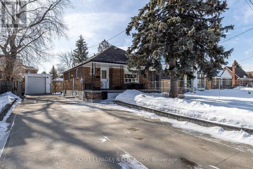 27 Noranda Drive, Toronto (Brookhaven-Amesbury), ON, M6M2X8 | Card Image