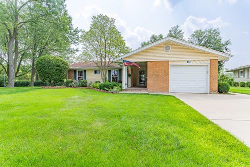 217 Edgeware Rd, Elk Grove Village, IL, 60007-4312 | Card Image