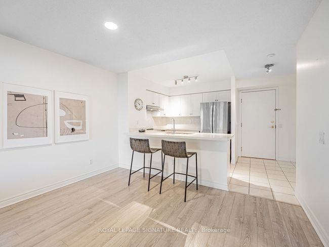 413 - 35 Kingsbridge Garden Cir, Condo with 2 bedrooms, 2 bathrooms and null parking in Mississauga ON | Image 8