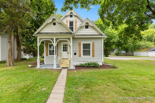 933 Masonic St, Belding, MI, 48809-1415 | Card Image