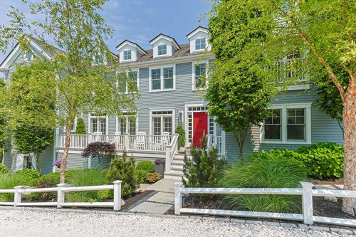 29 Point St, Provincetown, MA, 02657-1914 | Card Image