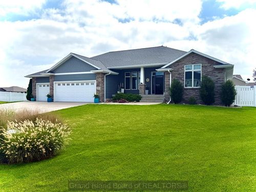 3931 Chukar Cir, Grand Island, NE, 68803-9729 | Card Image