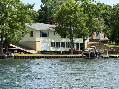 11232 Loon Echo Dr, Delton, MI, 49046-7808 | Card Image