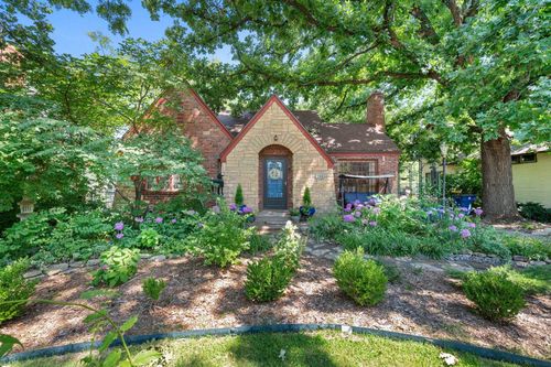 704 E 4th St, Newton, KS, 67114-3534 | Card Image