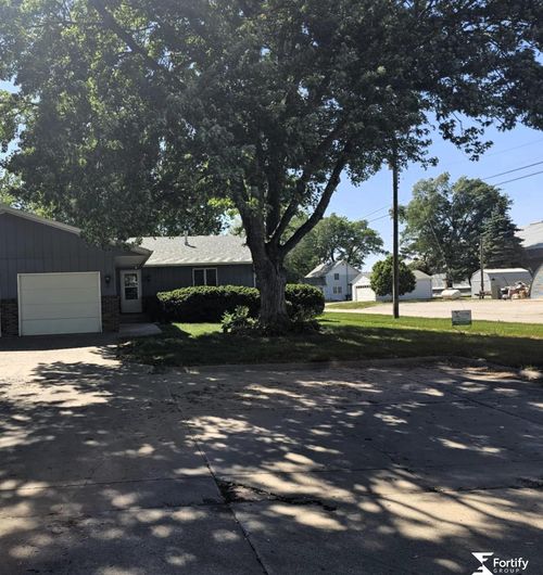401 S Apple St, Shickley, NE, 68436-3096 | Card Image