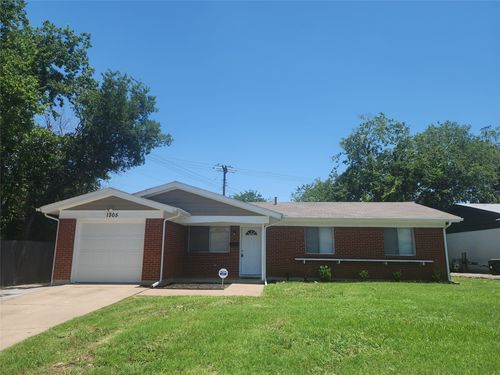 1305 Milmo Dr, Fort Worth, TX, 76134-1715 | Card Image