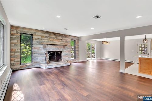 6 Hazel St, Woodland Park, NJ, 07424-3282 | Card Image