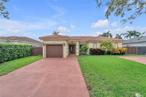 8934 Nw 164th St, Miami Lakes, FL, 33018-6187 | Card Image