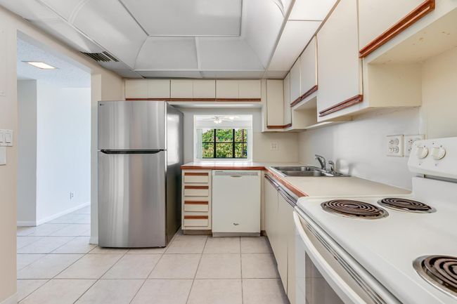 APT-319 - 2316 S Cypress Bend Dr, Condo with 2 bedrooms, 2 bathrooms and null parking in Pompano Beach FL | Image 11