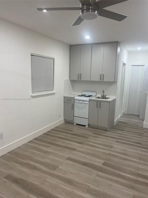 2189-2181 Ne 167th St, North Miami Beach, FL, 33162-3340 | Card Image