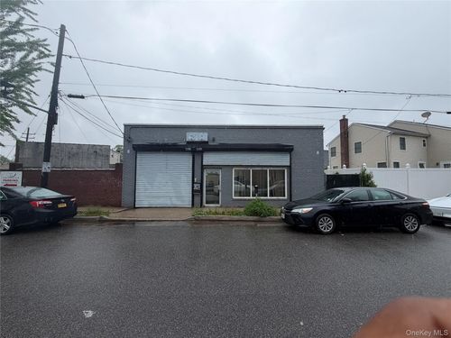 9 Brooklyn Avenue, New Hy Brooklyn Ave, New Hyde Park, NY, 11040-2851 | Card Image