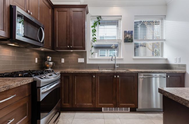 10 - 897 Premier St, Townhouse with 4 bedrooms, 2 bathrooms and 2 parking in North Vancouver BC | Image 8
