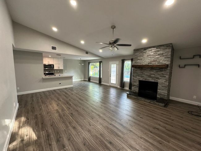 927 S Riverside Dr, House other with 3 bedrooms, 2 bathrooms and null parking in Grapevine TX | Image 5