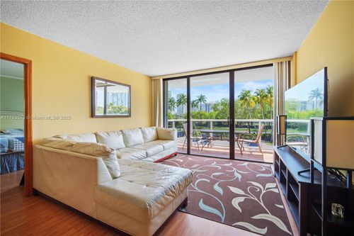apt-204-3675 N Country Club Dr, Aventura, FL, 33180-1705 | Card Image