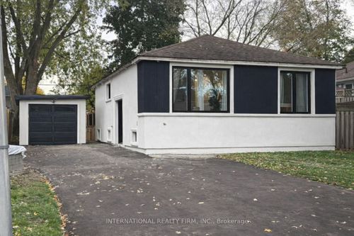 103 Aurora Heights Drive S, Aurora, ON, L4G2X1 | Card Image