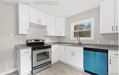 24420 Chicago St, Dearborn, MI, 48124-4474 | Card Image