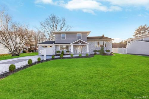 7 Suzanne Ln, Bethpage, NY, 11714-1420 | Card Image