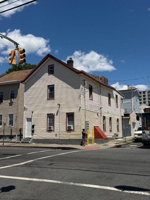 537 Summer St, Paterson, NJ, 07501-3814 | Card Image