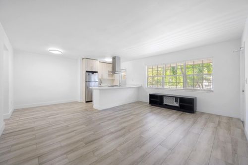 b16-6565 Santona St, Coral Gables, FL, 33146-3155 | Card Image