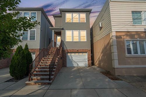 1-93 Evergreen St, Bayonne, NJ, 07002-4305 | Card Image