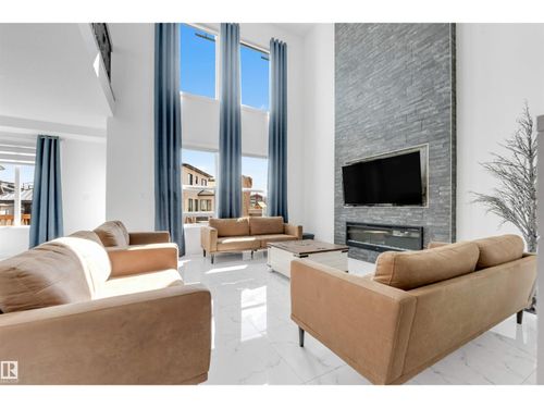 1923 19 Ave Nw, Edmonton, AB, T6T2K8 | Card Image