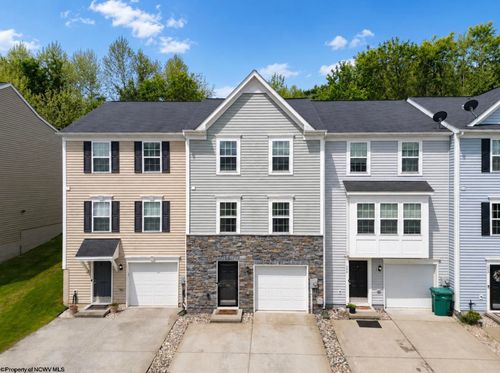 205 Queensbury Ct, Fairmont, WV, 26554-2254 | Card Image