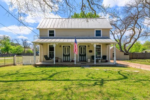 505 W San Antonio St, Fredericksburg, TX, 78624-3141 | Card Image