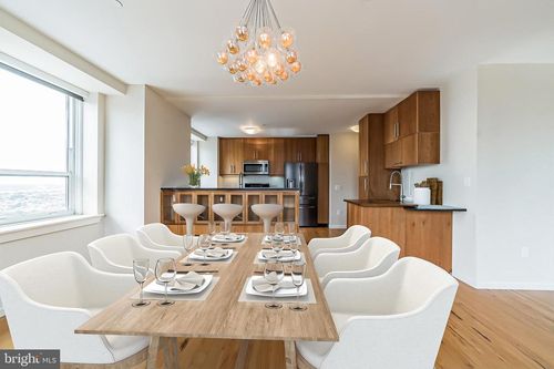 28a-1425 Locust St, PHILADELPHIA, PA, 19102-3839 | Card Image