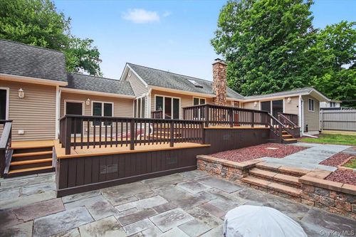 70 Camp Dr, Rhinebeck, NY, 12572-3260 | Card Image