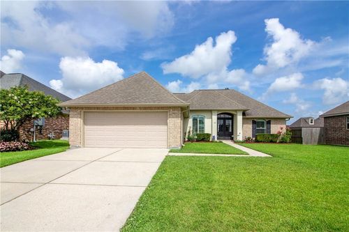 122 Lake Carolyn Dr, Luling, LA, 70070-3142 | Card Image