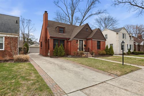 10814 Elgin Ave, Huntington Woods, MI, 48070-1537 | Card Image
