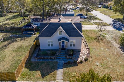 202 S 7th St, Okemah, OK, 74859-3821 | Card Image