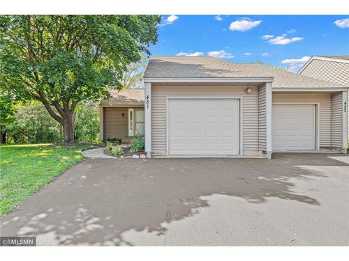 451 Hunter Hill Rd, Hudson, WI, 54016-1868 | Card Image