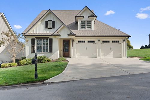 574 Whitehall Rd, Chattanooga, TN, 37405-3748 | Card Image