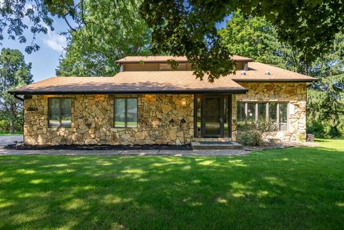 28024 230th St, Le Claire, IA, 52753-9177 | Card Image