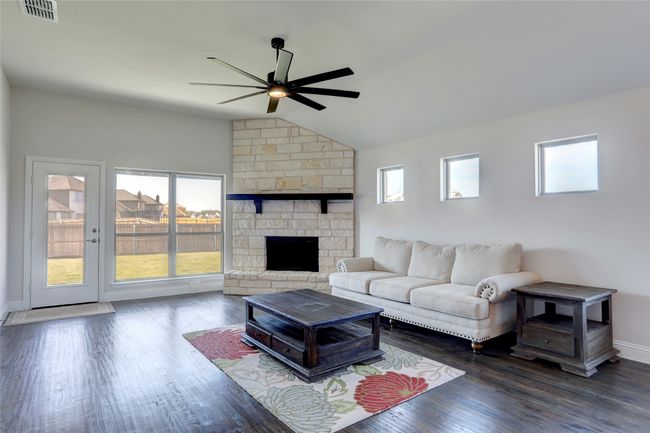 583 E Carol St, House other with 4 bedrooms, 4 bathrooms and null parking in Pilot Point TX | Image 8