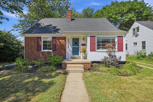 1022 Catalpa Dr, Royal Oak, MI, 48067-1123 | Card Image