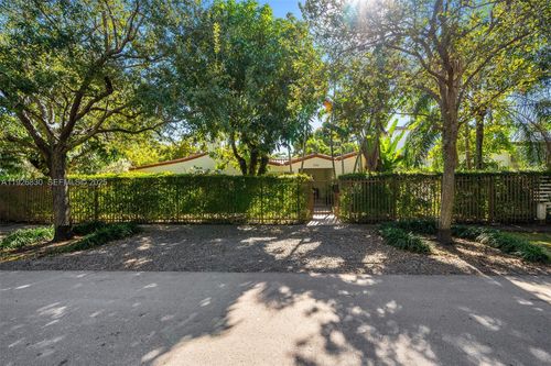 2400 Trapp Ave, Coconut Grove, FL, 33133-3947 | Card Image