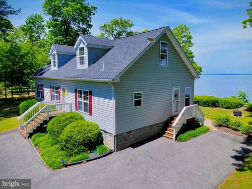 151 Bald Eagle Dr, Montross, VA, 22520-8617 | Card Image