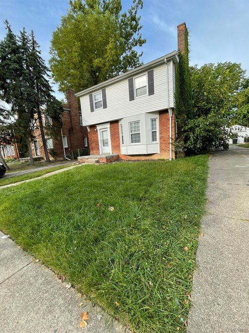 9375 Penrod St, Detroit, MI, 48228-1832 | Card Image