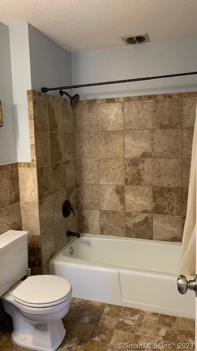 APT-14 - 92 Balance Rock Rd, Condo with 1 bedrooms, 1 bathrooms and 2 parking in Seymour CT | Image 6