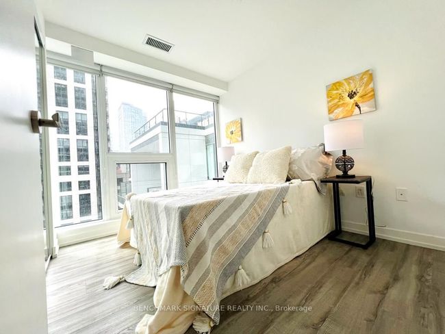 802 - 77 Shuter St, Condo with 2 bedrooms, 2 bathrooms and 1 parking in Toronto ON | Image 21
