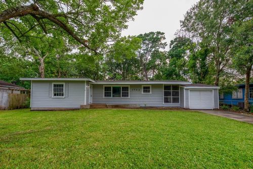 1702 W Crockett St, La Marque, TX, 77568-5010 | Card Image