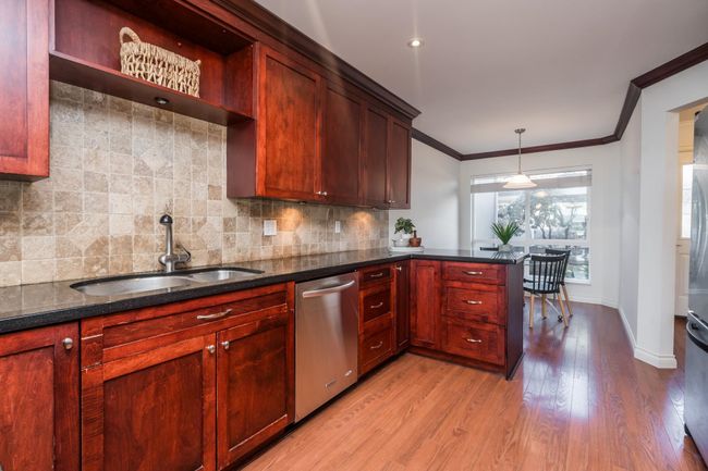 3 - 15875 Marine Drive, Townhouse with 3 bedrooms, 2 bathrooms and 2 parking in White Rock BC | Image 11