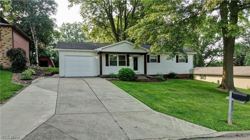 403 Engadine Ct Sw, Sugarcreek, OH, 44681-9324 | Card Image