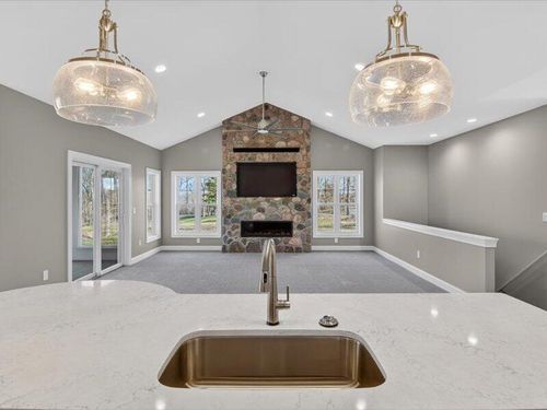1132 Lochaven Cir, Hillsdale, MI, 49242-2072 | Card Image