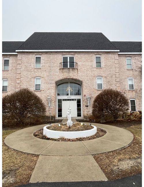 c317-5201 Carriageway Dr, Rolling Meadows, IL, 60008-3989 | Card Image