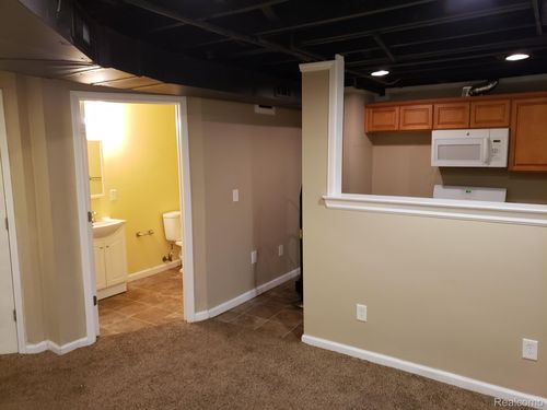 69 E Great Lakes St, River Rouge, MI, 48218-1529 | Card Image