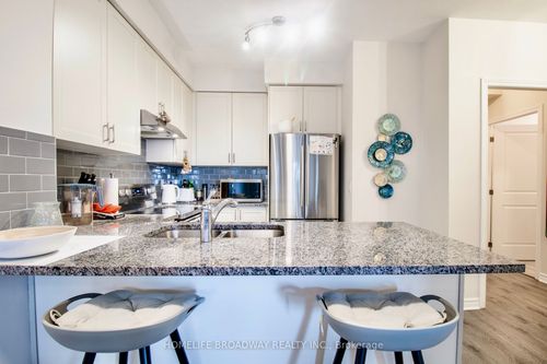 815-9255 Jane St, Vaughan, ON, L6A0K1 | Card Image