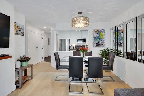411-108 Esplanade Ave, North Vancouver, BC, V7M1A5 | Card Image